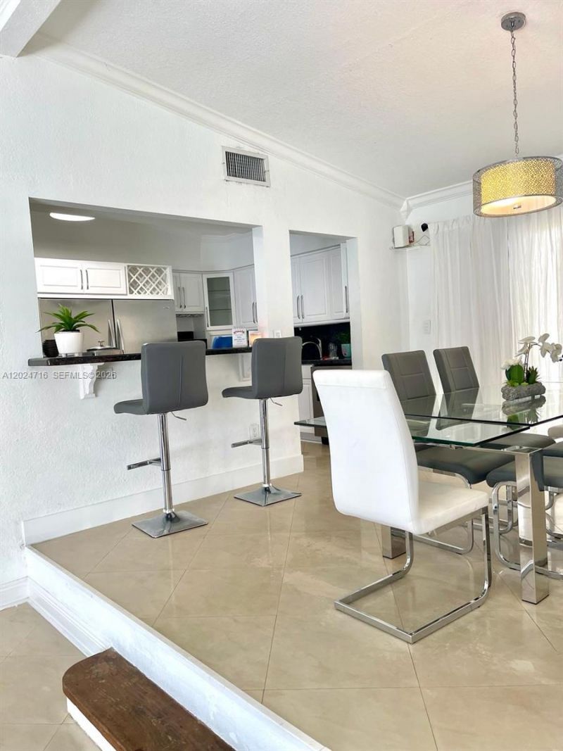 19960 Highland Lakes Blvd, Miami, FL 33179 Photo