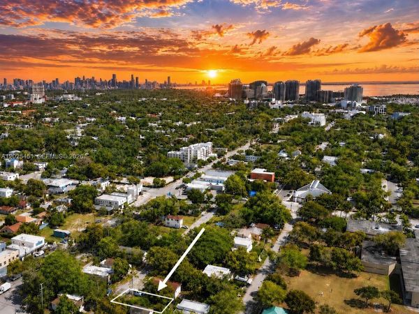 3828 Washington Ave , Miami, FL 33133