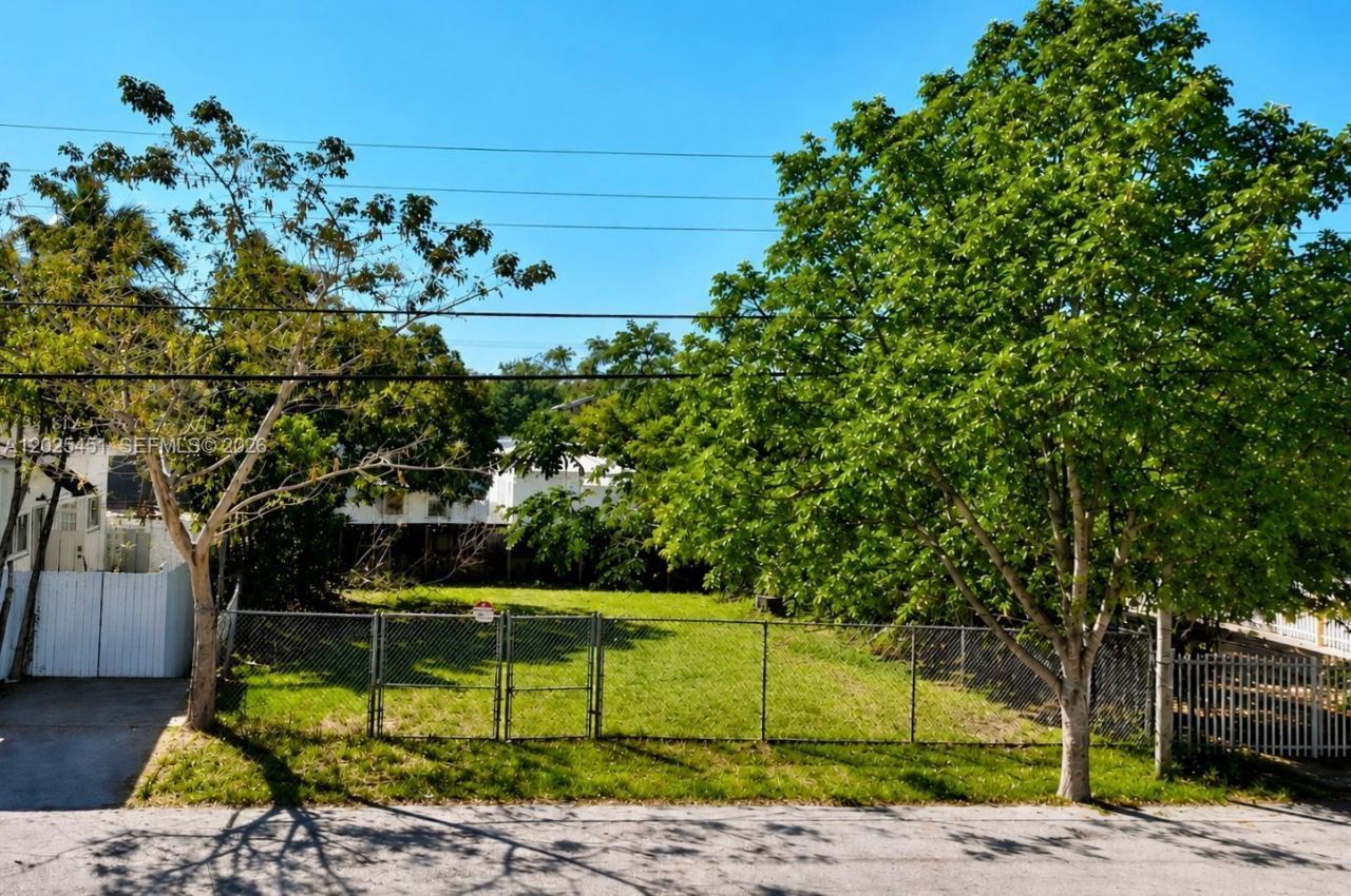 3828 Washington Ave , Miami, FL 33133 Photo