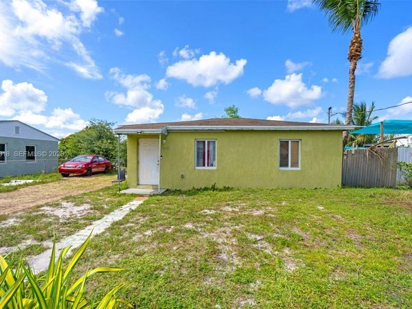 2365 NW 155th St , Miami Gardens, FL 33054