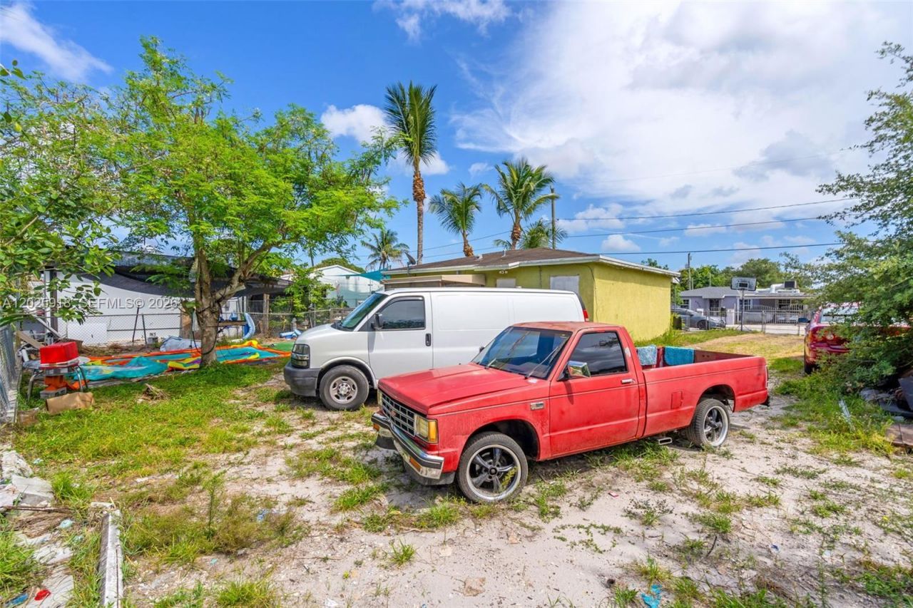 2365 NW 155th St , Miami Gardens, FL 33054 Photo