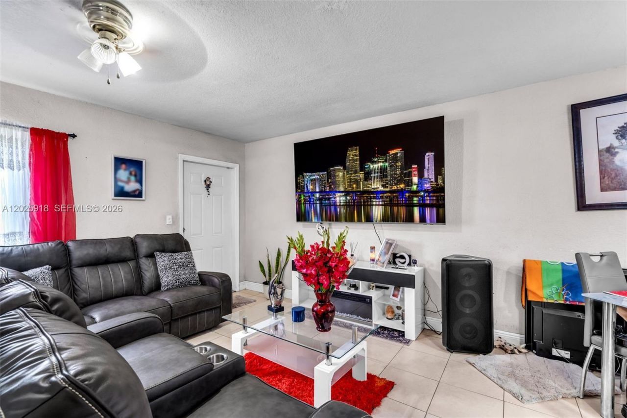 2365 NW 155th St , Miami Gardens, FL 33054 Photo