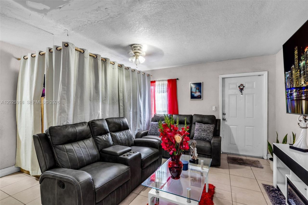 2365 NW 155th St , Miami Gardens, FL 33054 Photo