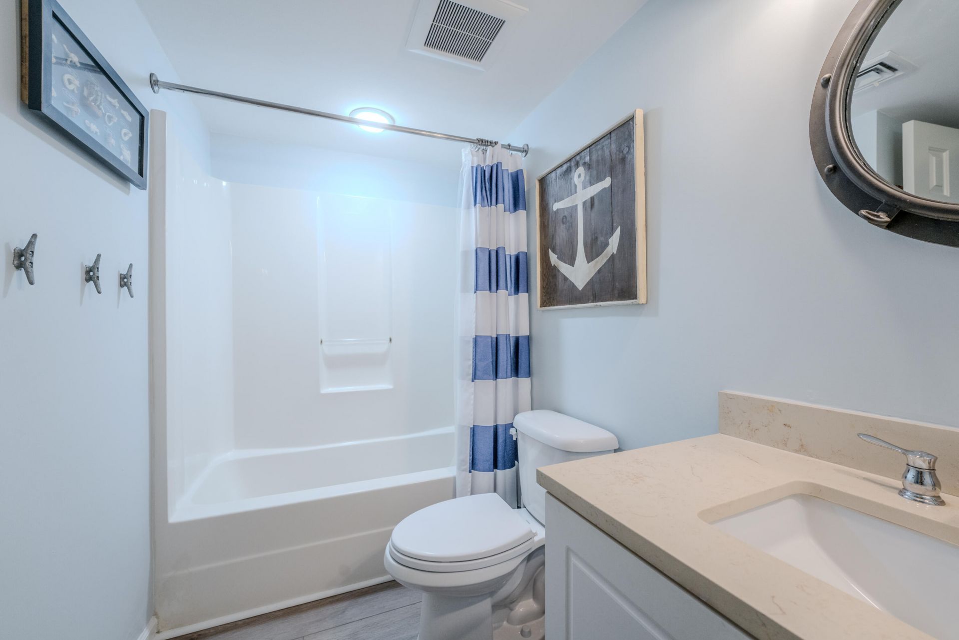 201 W Arctic Avenue Photo 28