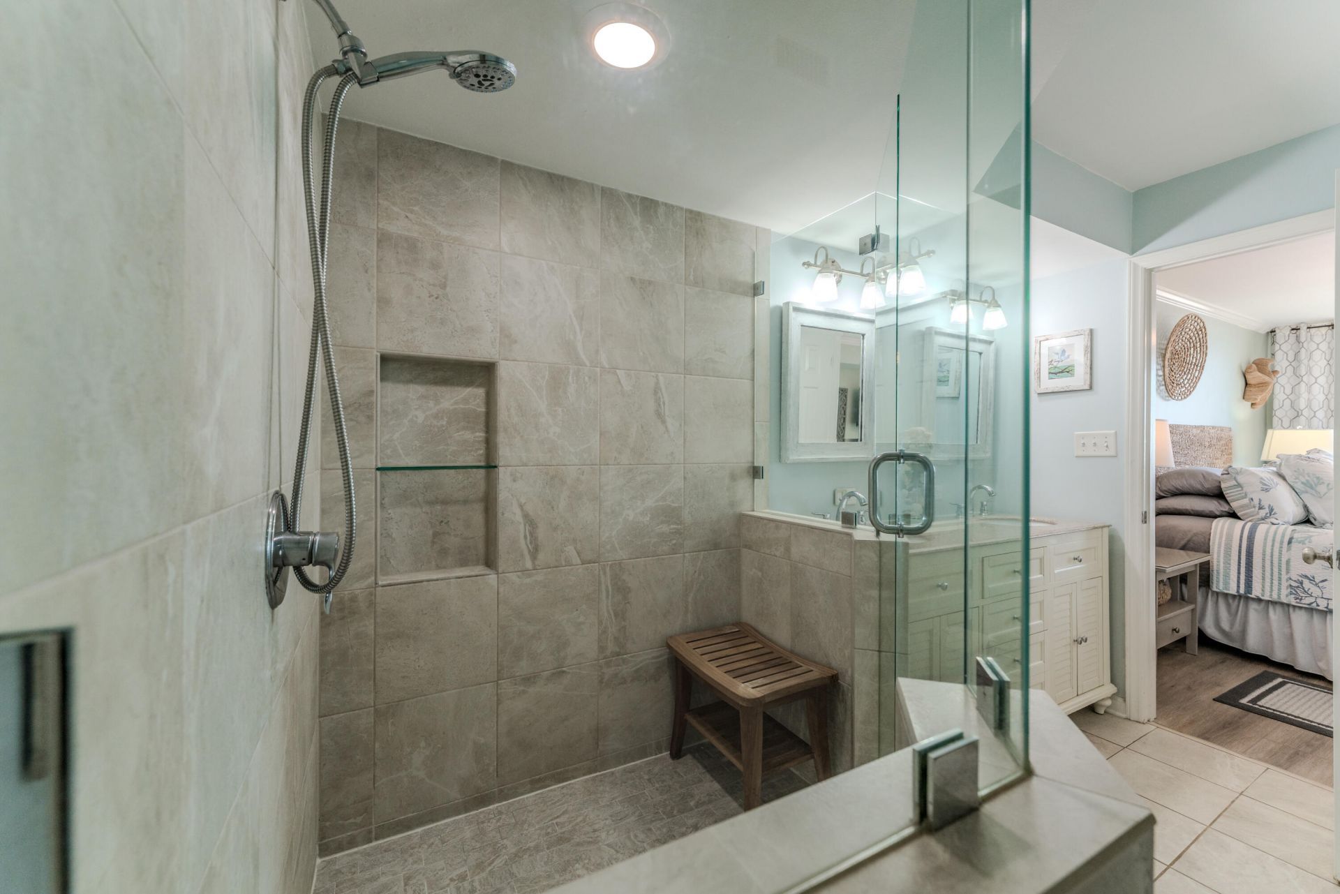 201 W Arctic Avenue Photo 44