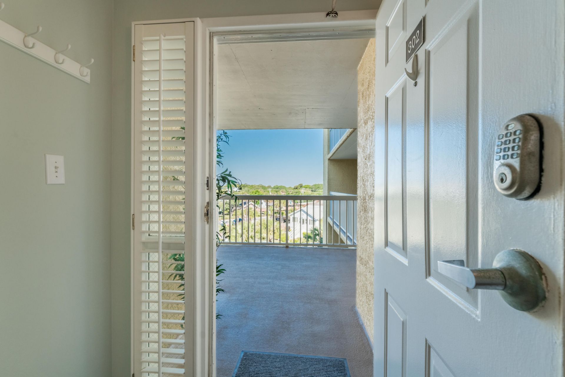 201 W Arctic Avenue Photo 5