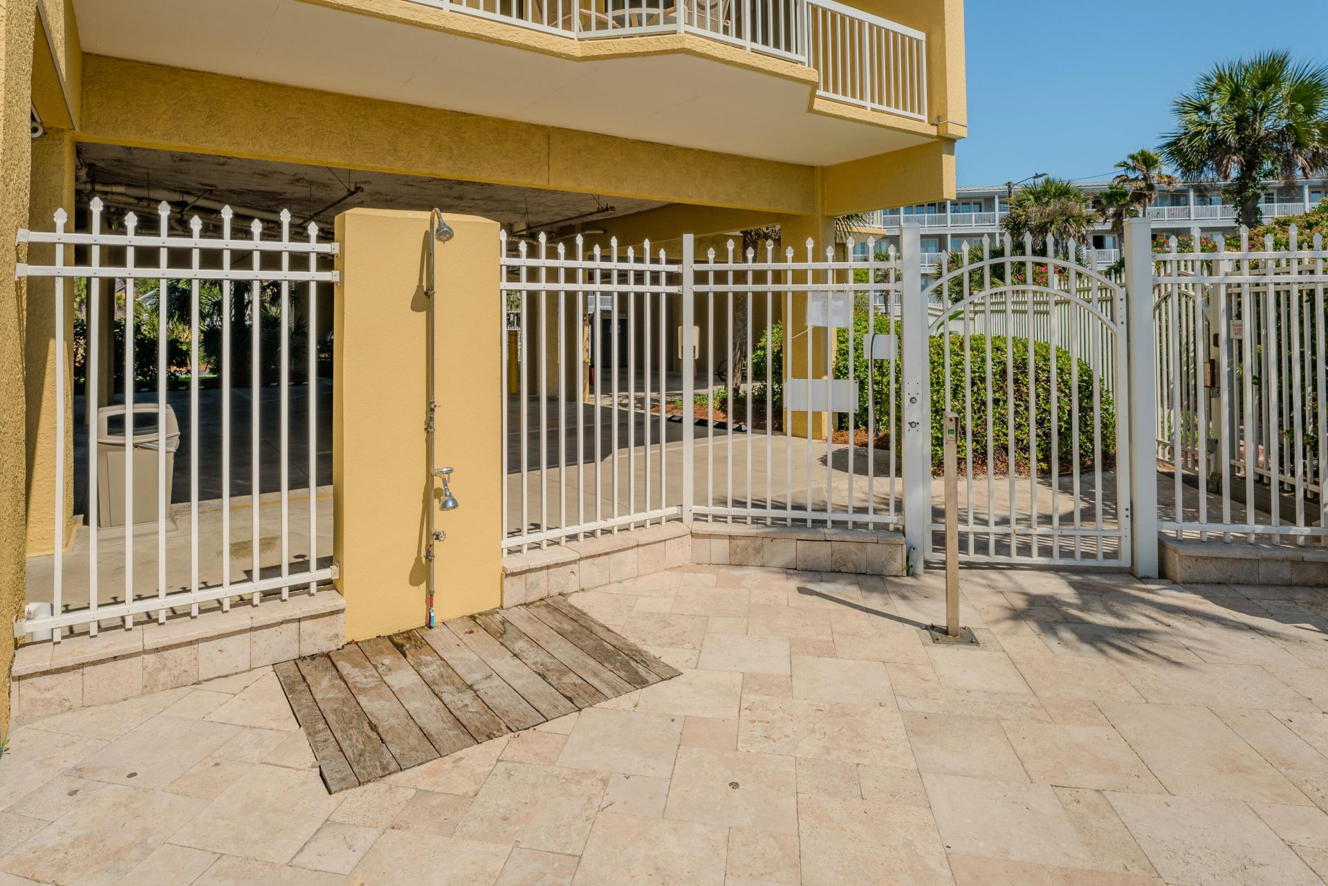 201 W Arctic Avenue Photo 63