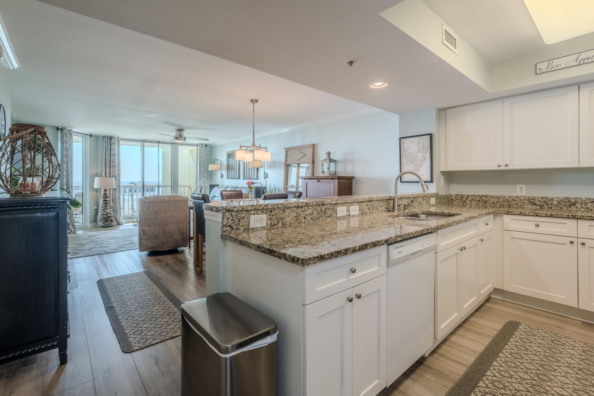 201 W Arctic Avenue Photo 9
