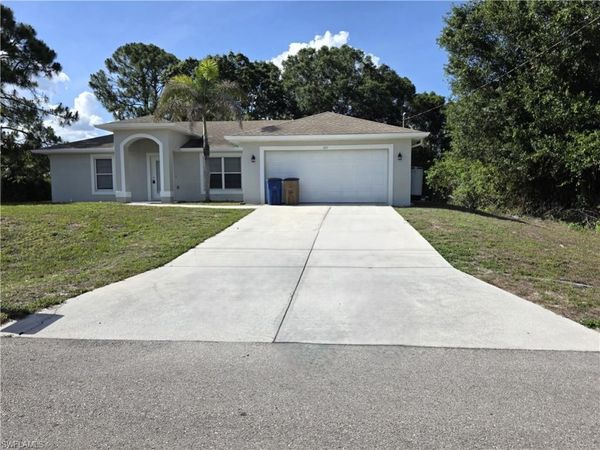 841 Calumet ST E, LEHIGH ACRES, FL 33974