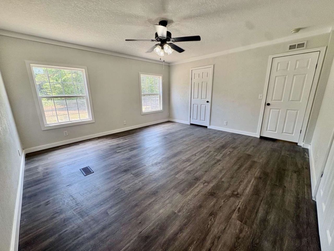 1660 Nathan Dr.  Photo 4