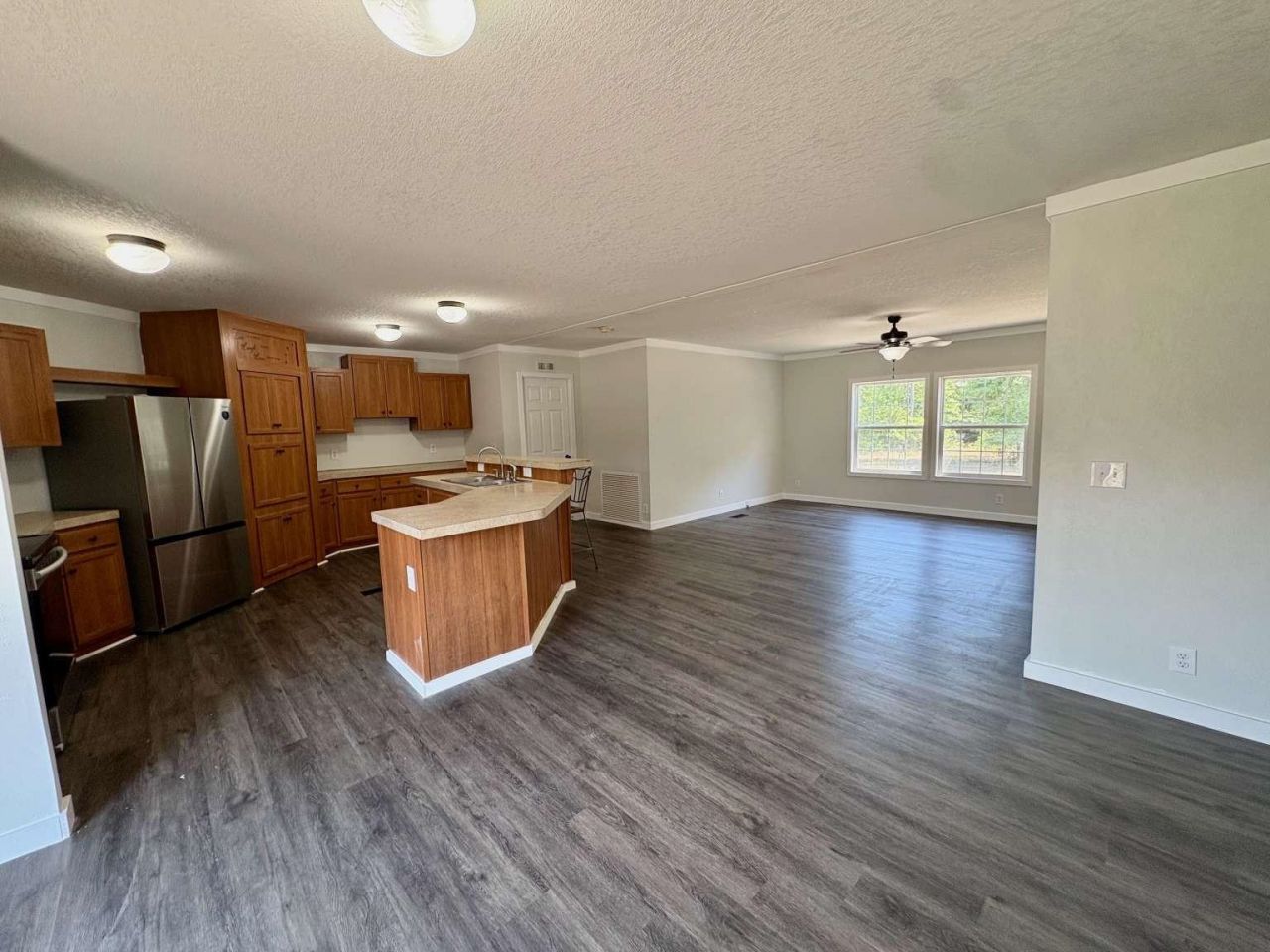 1660 Nathan Dr.  Photo 4