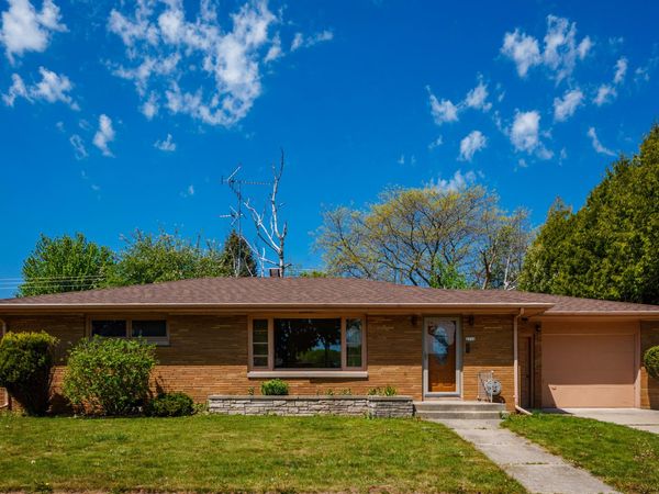 2710 S 17th St, Sheboygan, WI 53081