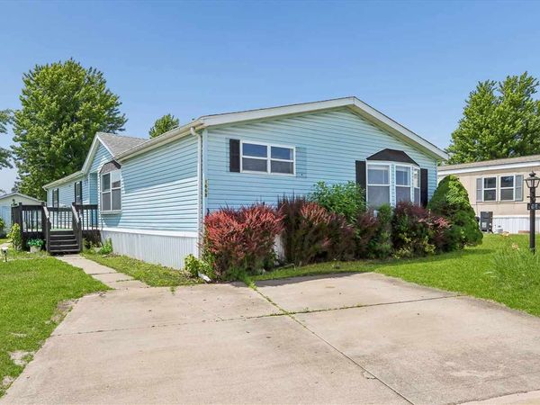 1668 Apache Dr, Marion, IA 52302