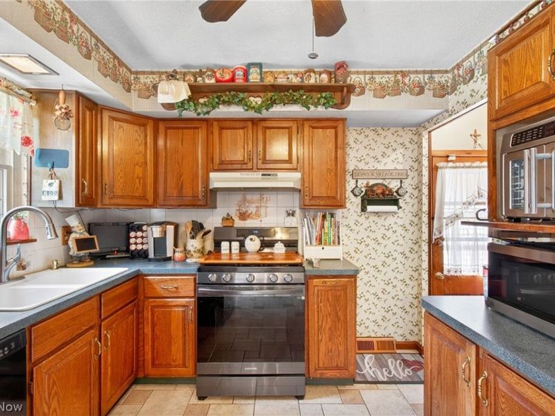 1105 Birch Lane, Cleveland, OH 44109 Photo 13