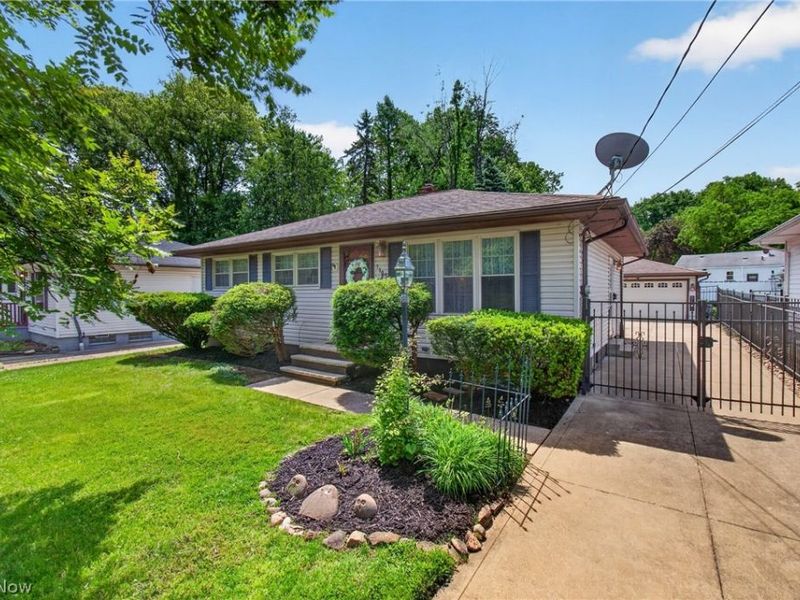 1105 Birch Lane, Cleveland, OH 44109 Photo 2