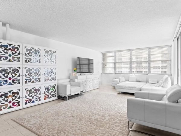 18051 Biscayne Blvd , Unit 1105, Aventura, FL 33160