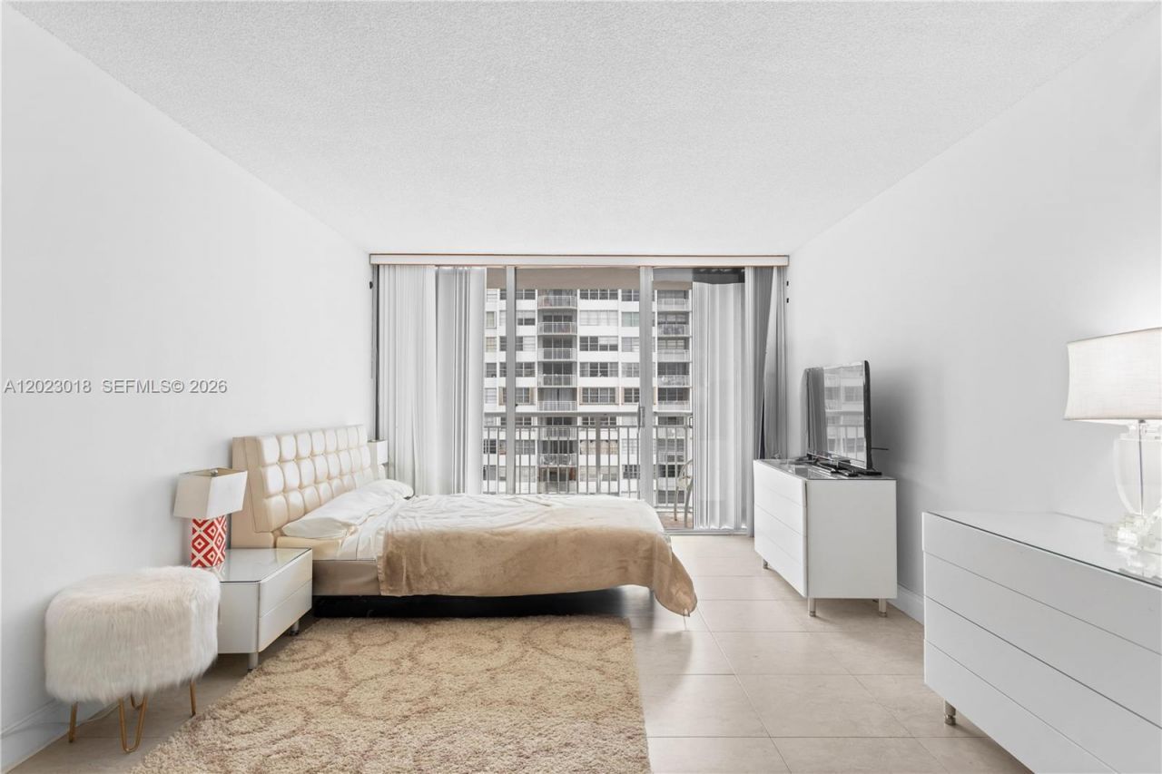 18051 Biscayne Blvd , Unit 1105, Aventura, FL 33160 Photo