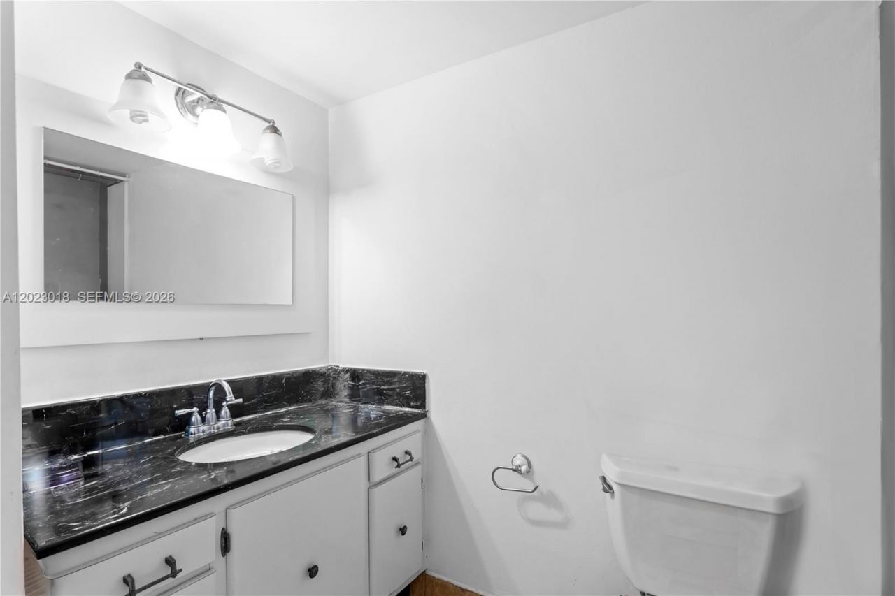 18051 Biscayne Blvd , Unit 1105, Aventura, FL 33160 Photo