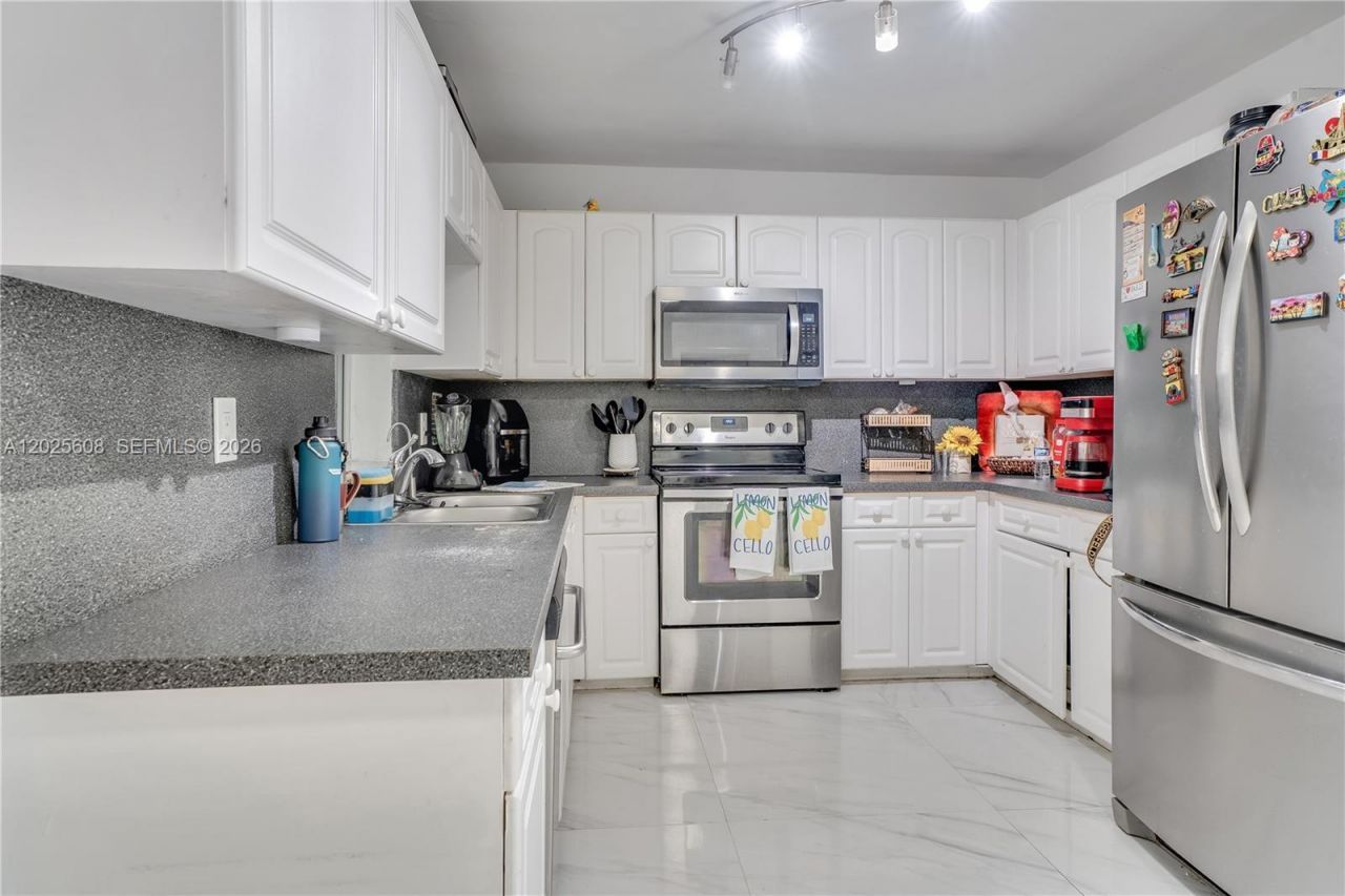 6661 Douglas St, Hollywood, FL 33024 Photo