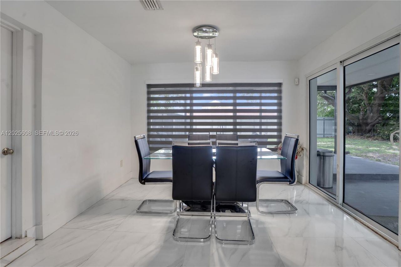 6661 Douglas St, Hollywood, FL 33024 Photo