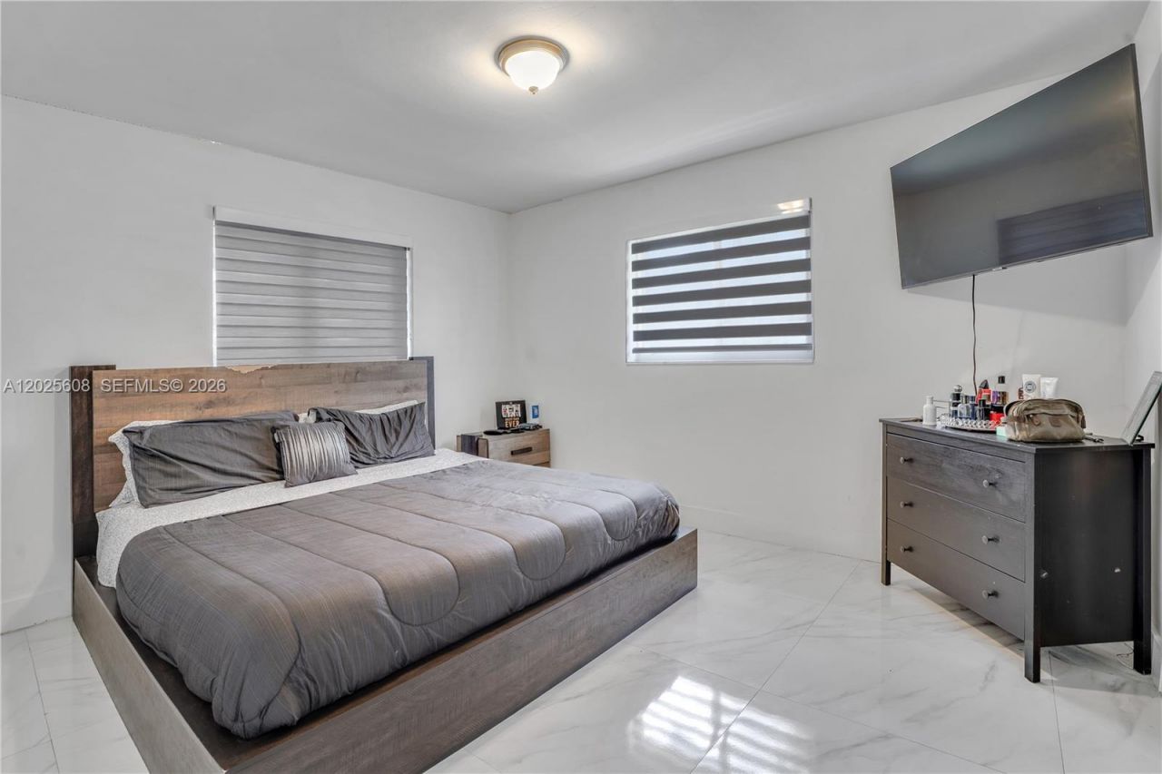6661 Douglas St, Hollywood, FL 33024 Photo