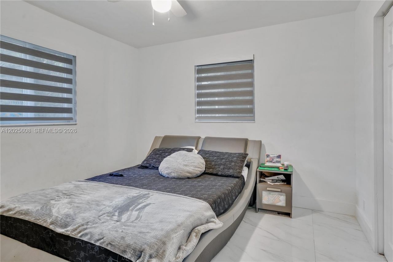 6661 Douglas St, Hollywood, FL 33024 Photo