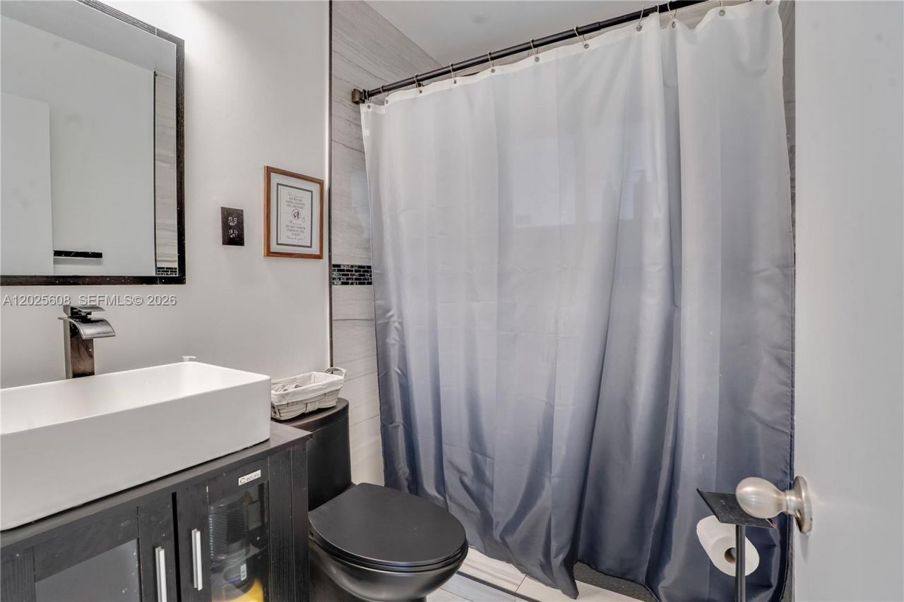 6661 Douglas St, Hollywood, FL 33024 Photo