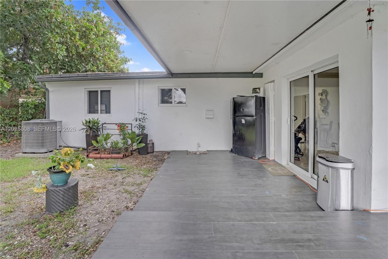 6661 Douglas St, Hollywood, FL 33024 Photo