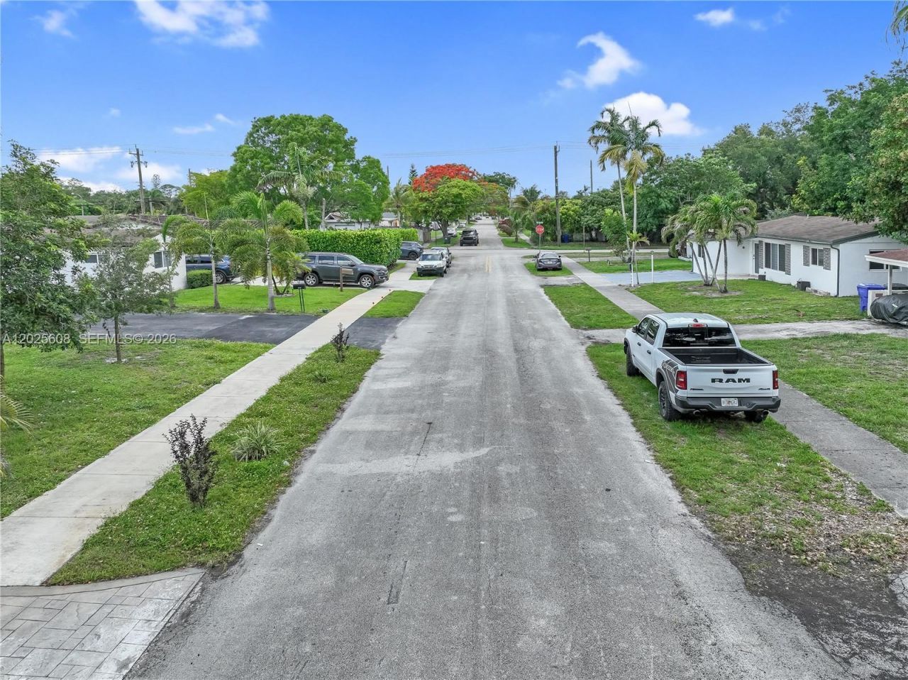 6661 Douglas St, Hollywood, FL 33024 Photo