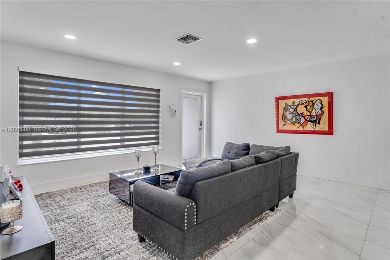 6661 Douglas St, Hollywood, FL 33024 Photo