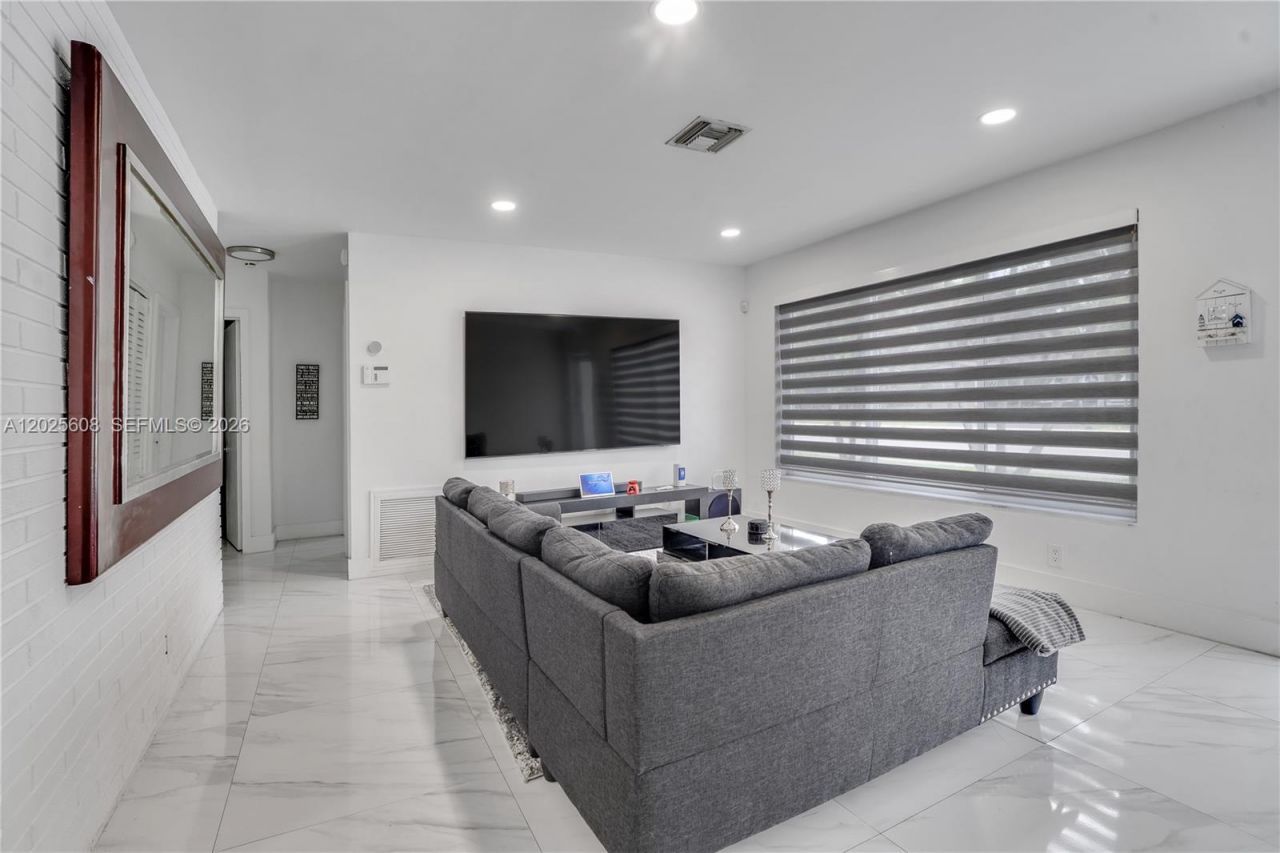 6661 Douglas St, Hollywood, FL 33024 Photo