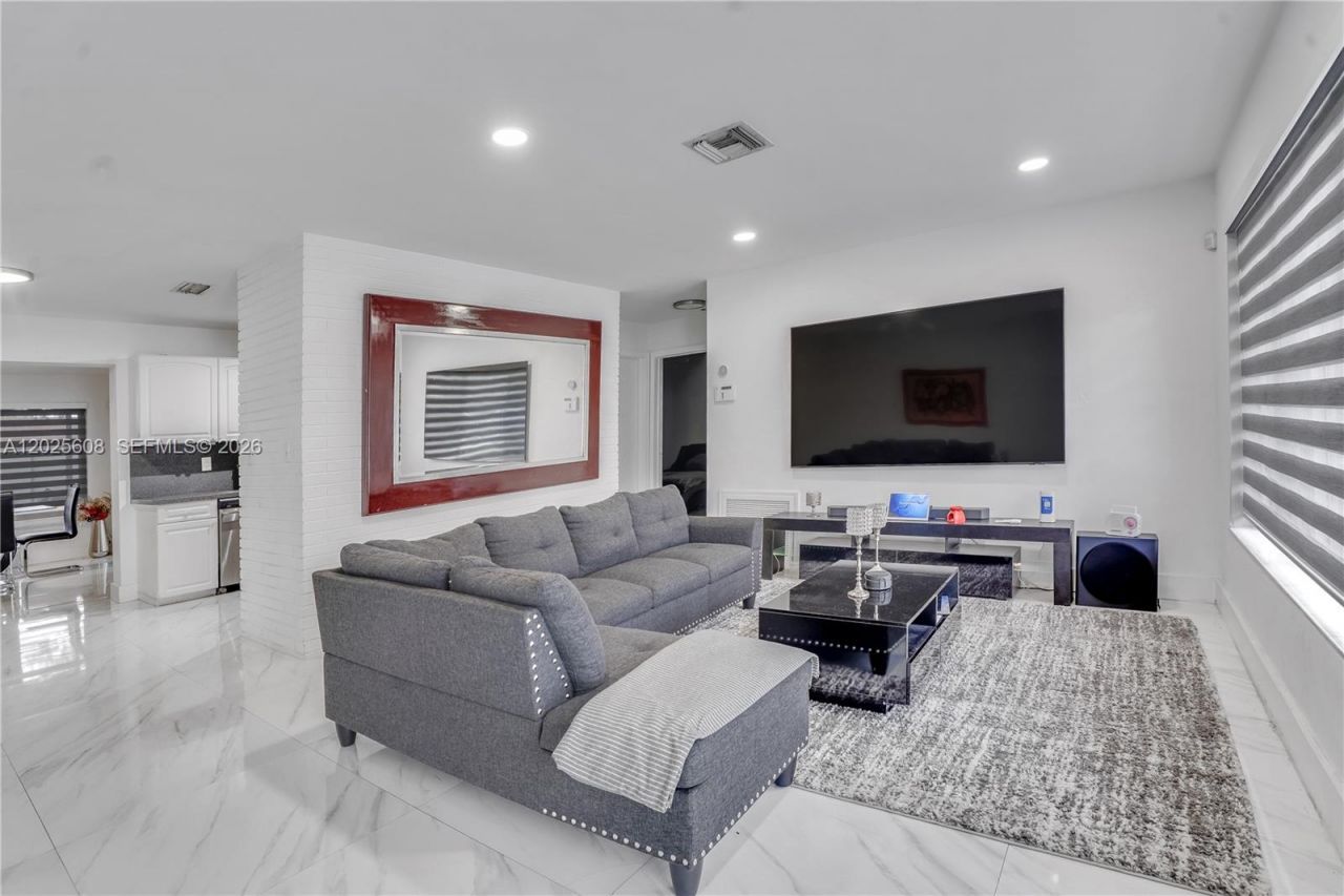 6661 Douglas St, Hollywood, FL 33024 Photo