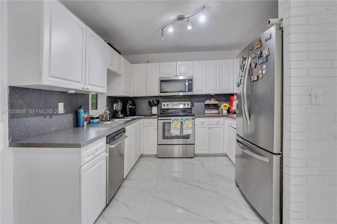 6661 Douglas St, Hollywood, FL 33024 Photo