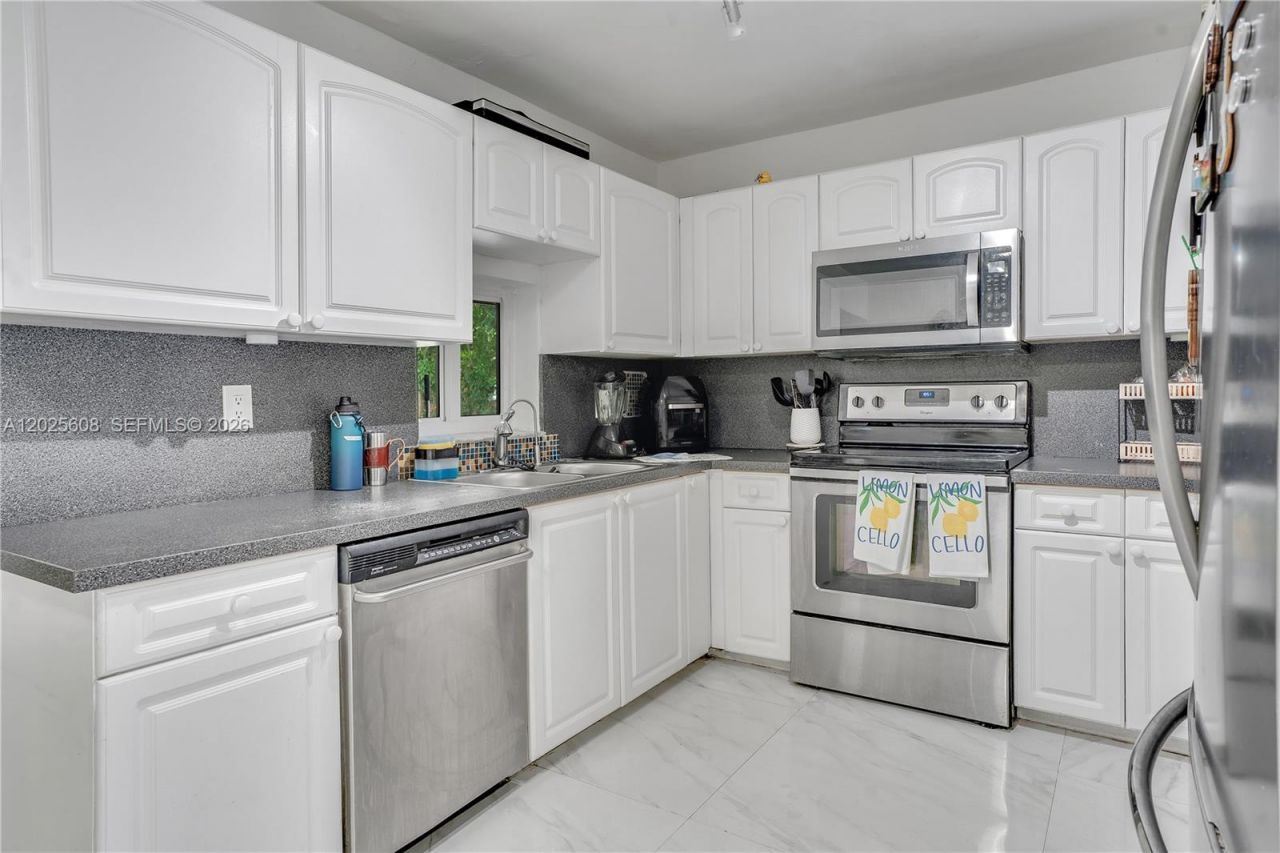 6661 Douglas St, Hollywood, FL 33024 Photo
