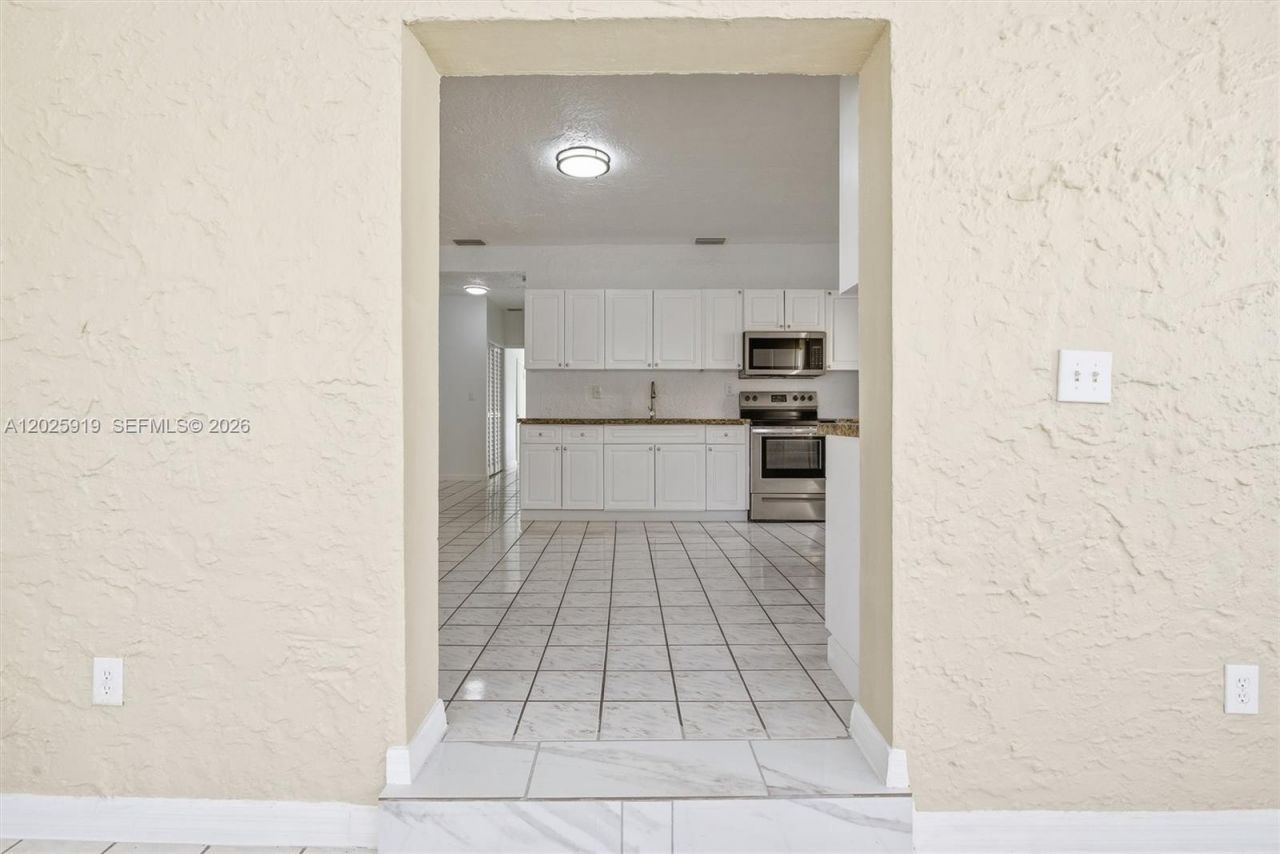 1743 SW 17th St, Unit 1, Miami, FL 33145 Photo