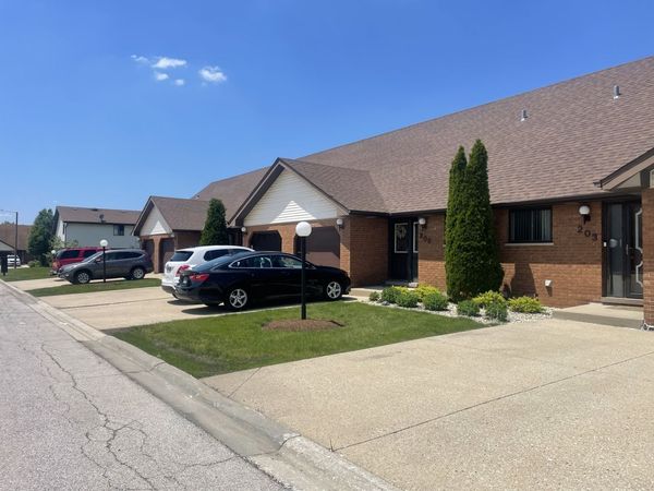 205 Fairview Drive, Manhattan, IL 60442