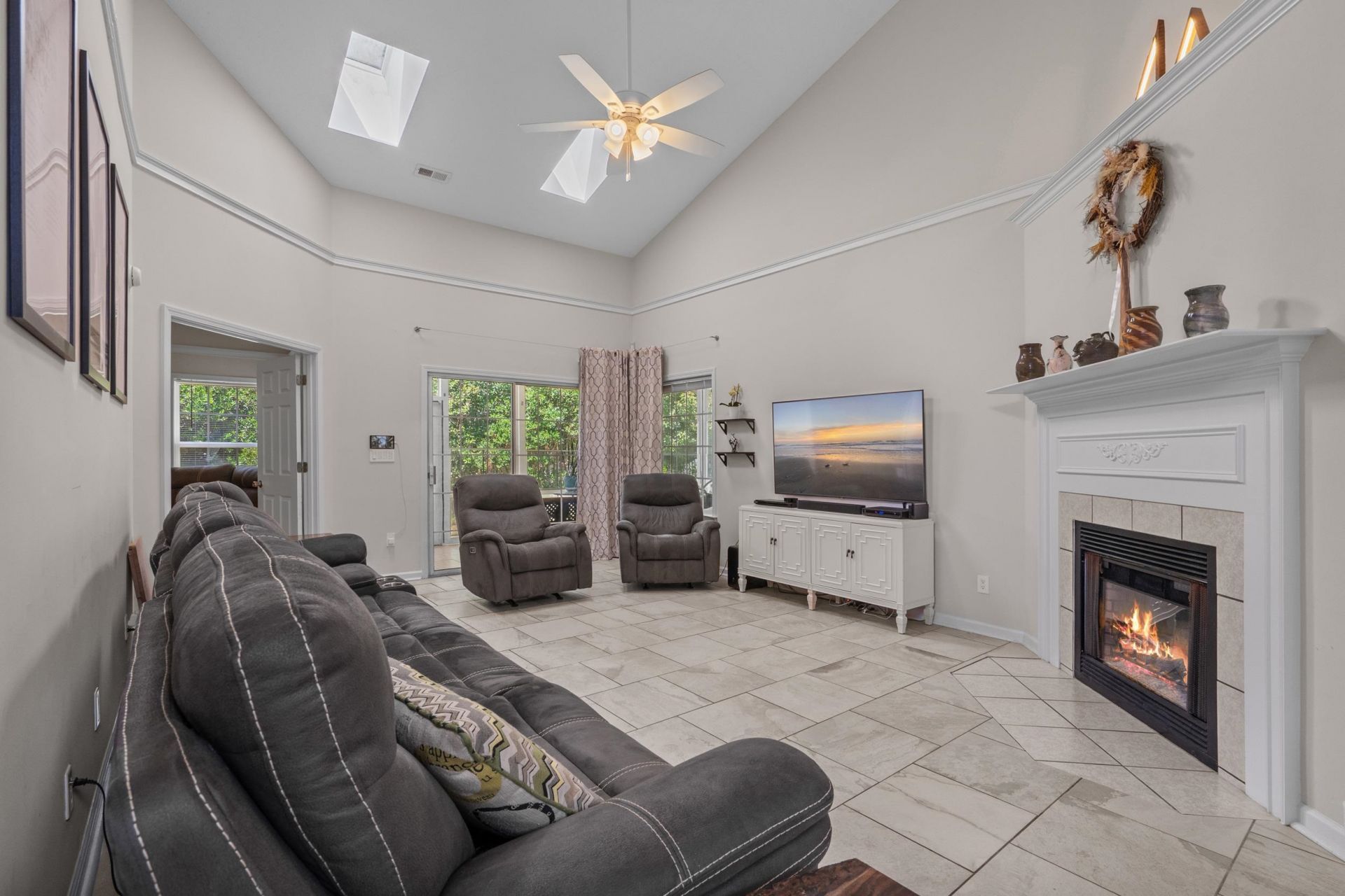 2119 Wentworth Dr. Photo 10