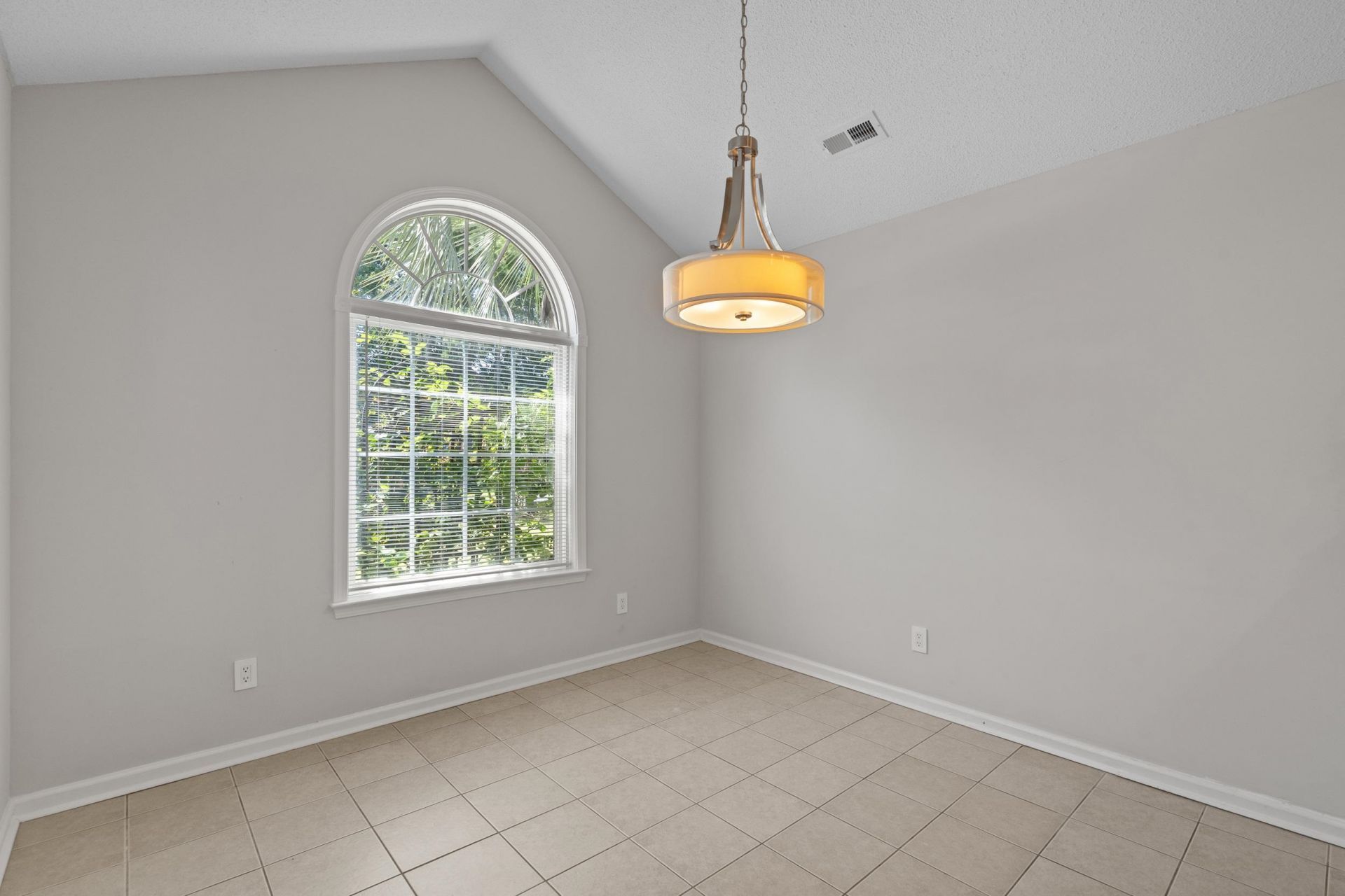 2119 Wentworth Dr. Photo 11