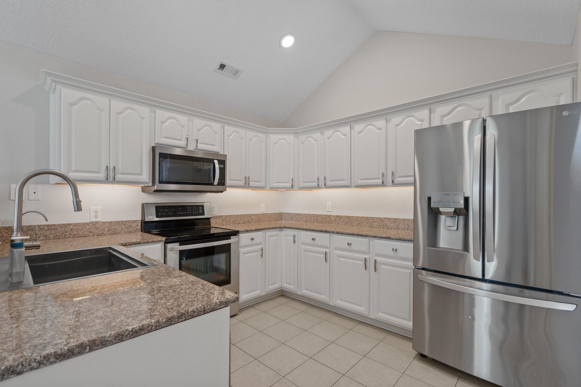 2119 Wentworth Dr. Photo 14