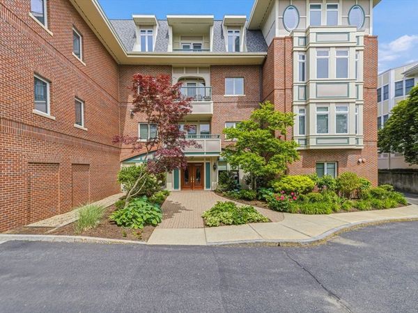 630 Hammond St, Unit 209, Brookline, MA 02467