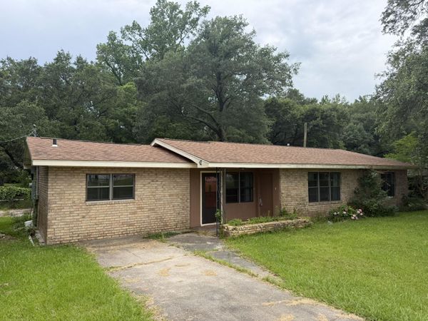 407 Miller Ave , Leesville, LA 71446