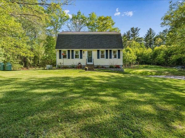 14 Maplewood Drive, Londonderry, NH 03053