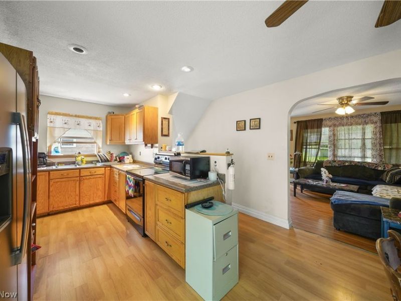 305 Oak Knoll Avenue , Newton Falls, OH 44444 Photo 2