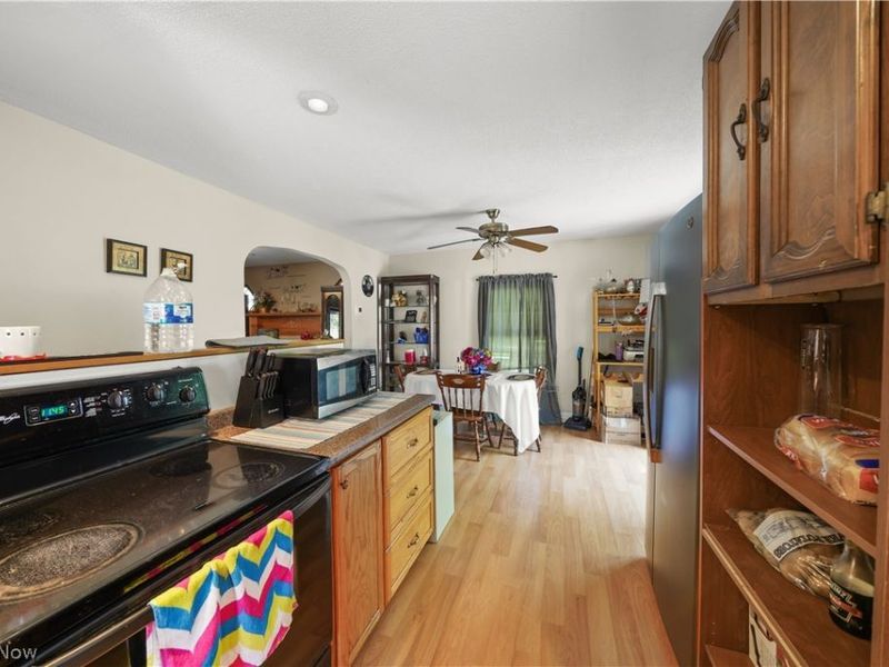 305 Oak Knoll Avenue , Newton Falls, OH 44444 Photo 5