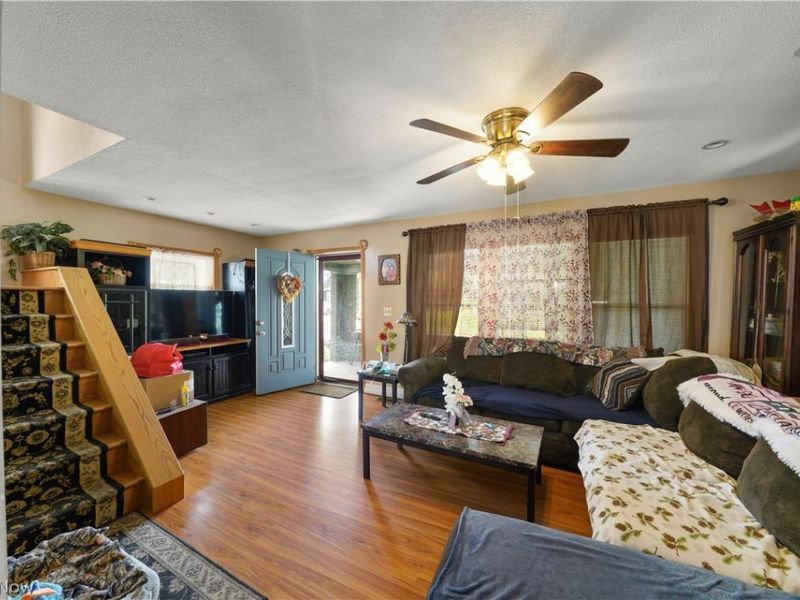 305 Oak Knoll Avenue , Newton Falls, OH 44444 Photo 8