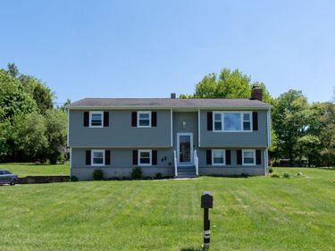 2 Carriage , New Milford, CT 06776