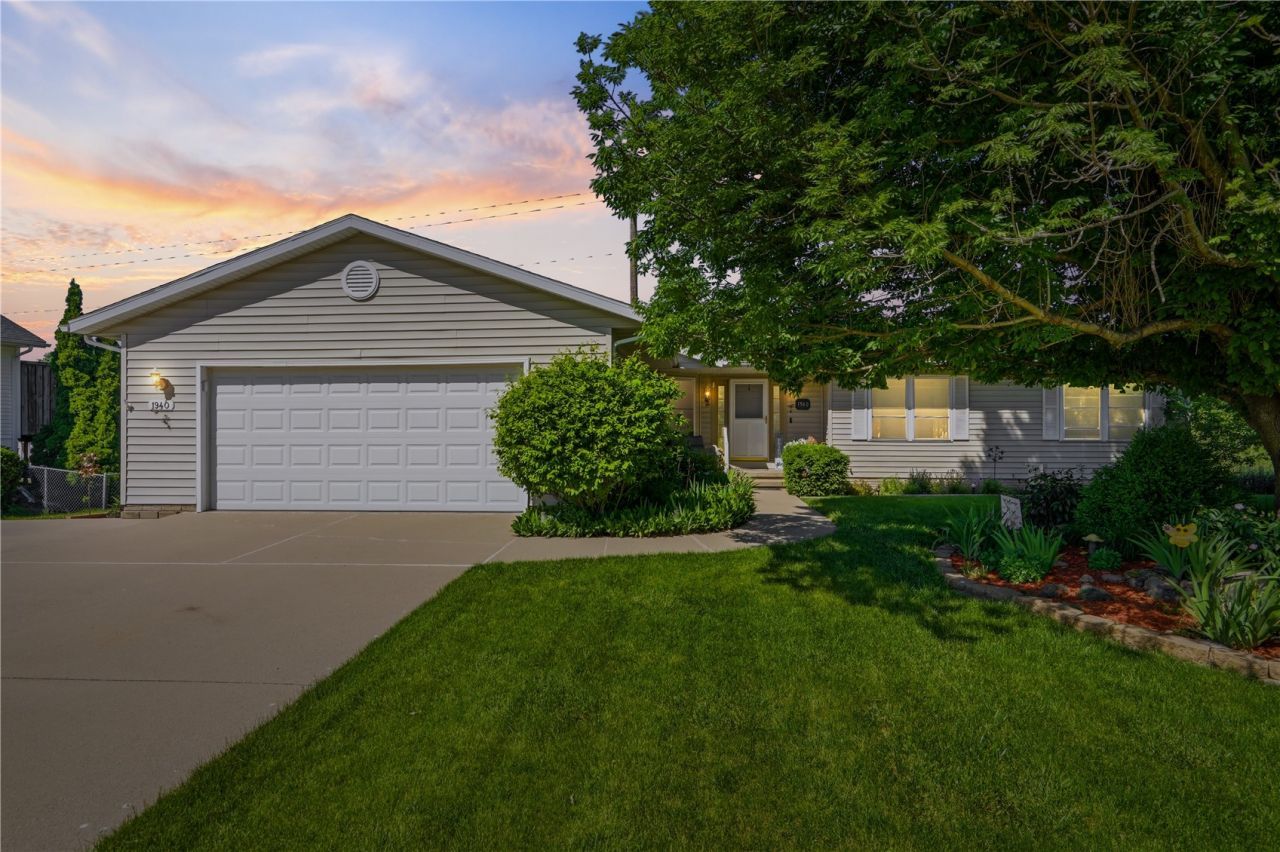 1940 48th Street Court, Marion, IA 52302 Main Photo