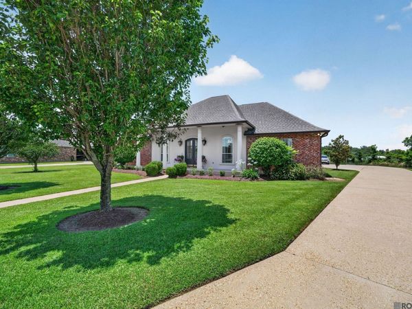 11177 Toria Ln, St Amant, LA 70774