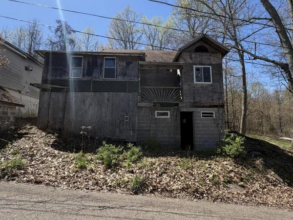 61 Trolley , Harveys Lake, PA 18618