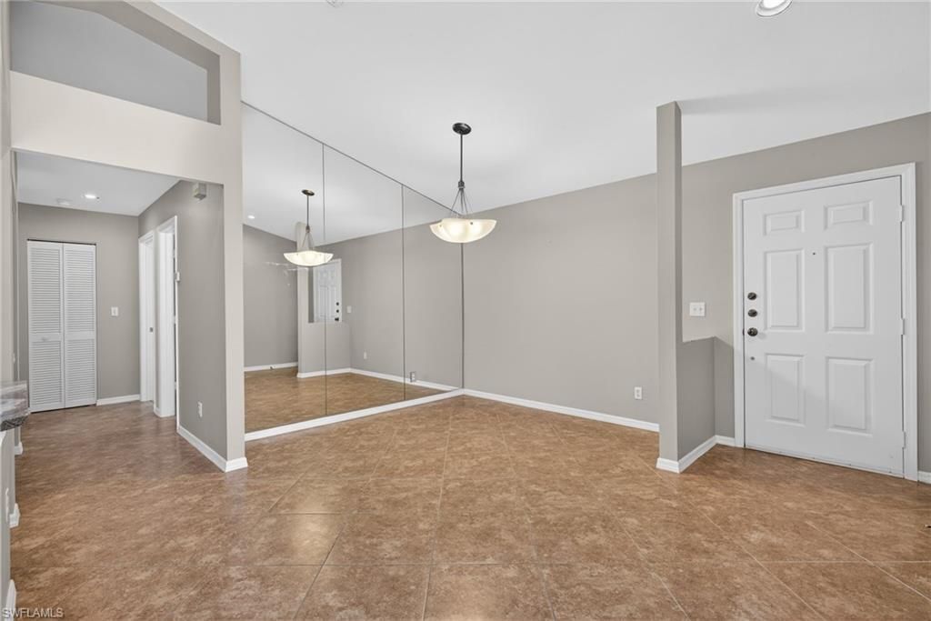 9836 Luna Cir, Unit F-204, Naples, FL 34109 Photo